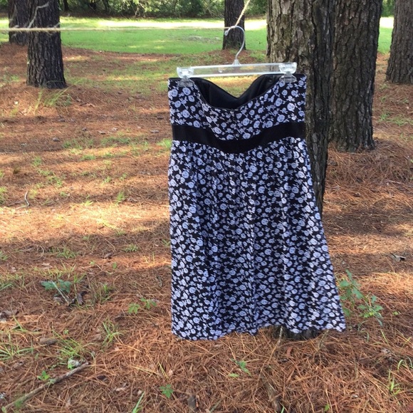 WHBM black and white dress - Picture 2 of 2